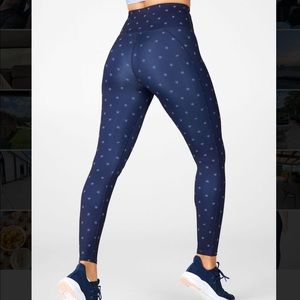 Fabletics NWOT High Waisted Ultracool 7/8 Leggings Size Medium